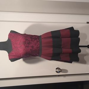 Speechless Maron & Black Dress Sz M